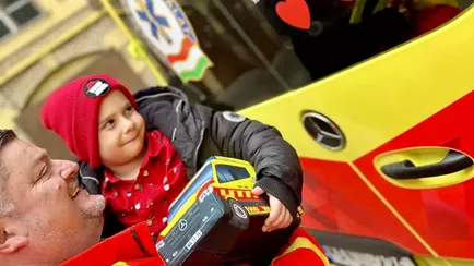 «Привет, спасатели» — 4-летний мальчик спас свою маму и стал национальным героем