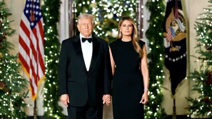 Трамп разослал странную рождественскую открытку — «Идут на похороны»