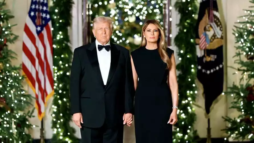 Трамп разослал странную рождественскую открытку — «Идут на похороны»