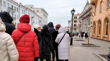 Минчане выстроились в очереди. Кое-где даже устроили «голодные игры».