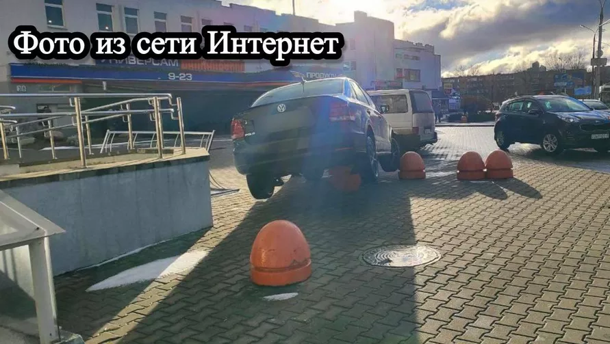 В Минске женщина припарковала машину «в воздухе»