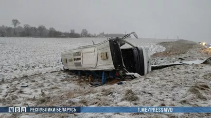 Под Толочином перевернулся международный автобус. Есть пострадавшие и жертва