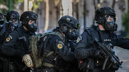 Правительство Литвы готовится объявить чрезвычайное положение. Что это значит?