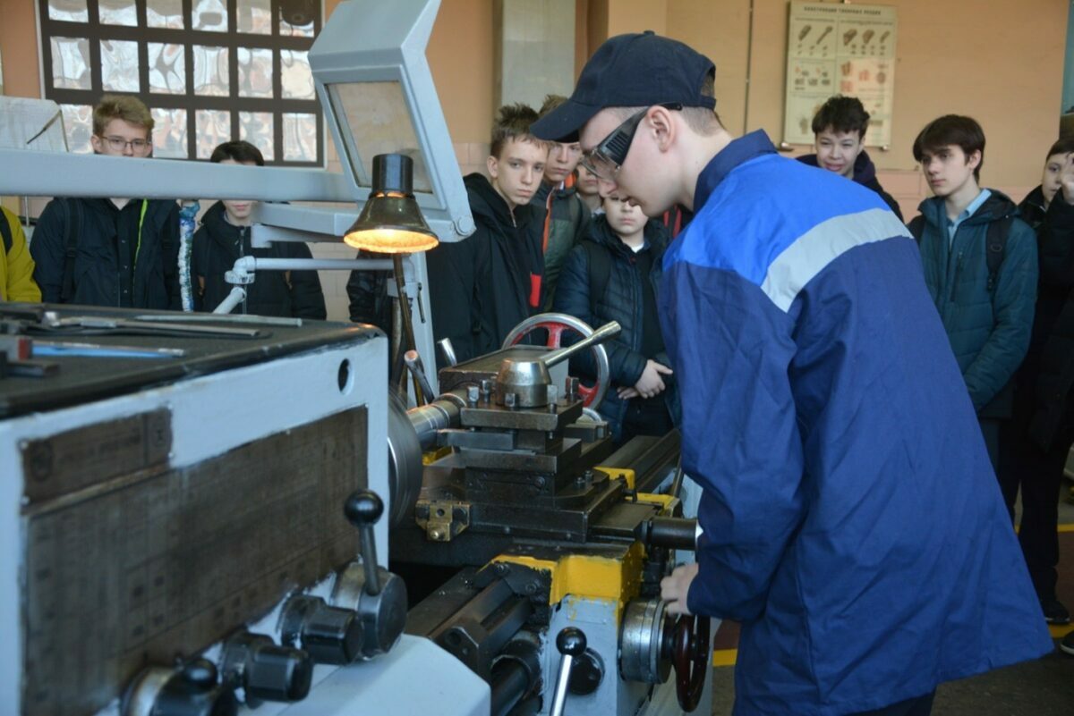 Учащимся заплатят до 1 500 рублей? В белорусских колледжах объявили эксперимент "дуального обучения"