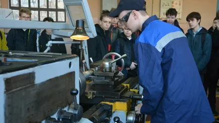 Учащимся заплатят до 1 500 рублей? В белорусских колледжах объявили эксперимент «дуального обучения»