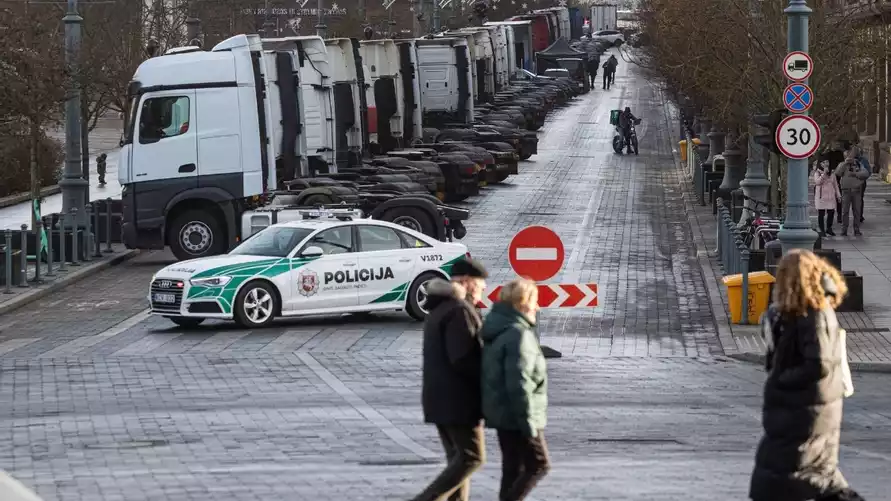 Литовские перевозчики рассорились из-за конфликта Вильнюса и Минска - "Несовместимы с ценностями"