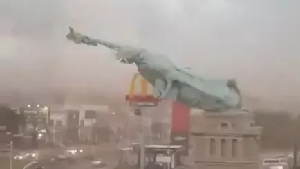 Статую Свободы снесло ураганом. Но есть нюанс