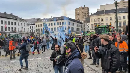 Фермеры забросали картошкой полицию во время протестов на фоне саммита ЕС