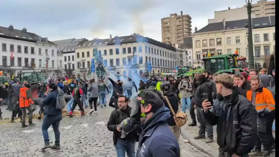 Фермеры забросали картошкой полицию во время протестов на фоне саммита ЕС