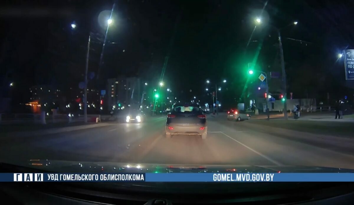 В Речице водителя, ехавшего с выключенными фарами, оштрафовали на 8400 рублей и лишили прав