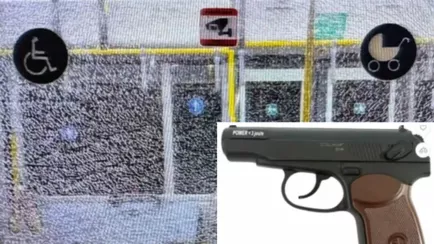 В Минске влюблённая парочка обстреляла троллейбус