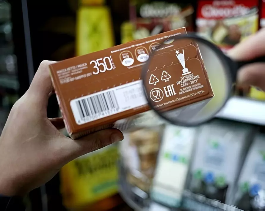 Эпидемиологи посоветовали белорусам искать знак бокала на детских новогодних подарках