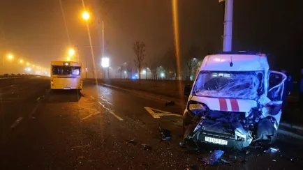 В Минске «скорая» врезалась в пассажирский автобус — трое пострадавших