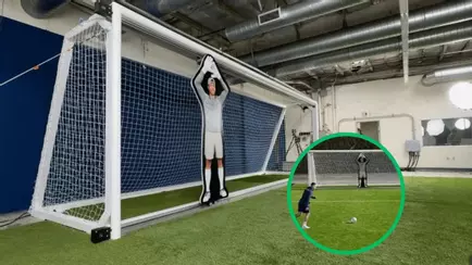 Криштиану Роналду одолел «непобедимого» робота-вратаря от инженеров NASA. С какой попытки?
