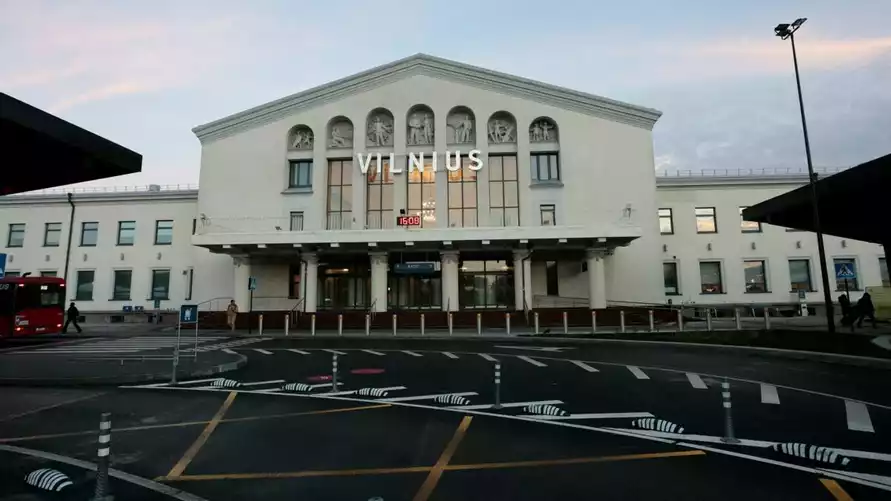 Аэропорт в Вильнюсе снова закрыли из-за воздушных шаров из Беларуси