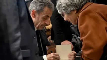 «Это мог быть бюджетный отель» — Саркози описал «ад» в тюрьме, в которой пробыл 20 дней