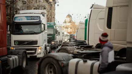 Водители устроили протест в Вильнюсе из-за застрявших грузовиков в Беларуси