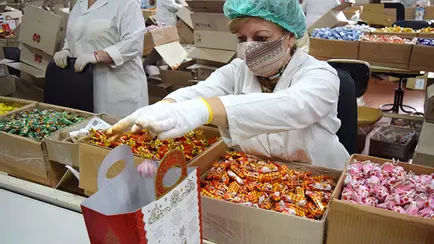 Белорусские производители сладостей объявили скидки до 86% на новогодний ассортимент
