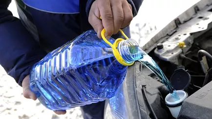 Минздрав запретил продавать российскую незамерзайку с метанолом в 570 раз выше нормы