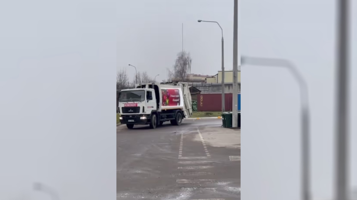 ЖКХ Минска пообещало подарки за фото мусоровозов. Но не всех подряд