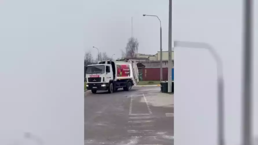 ЖКХ Минска пообещало подарки за фото мусоровозов. Но не всех подряд