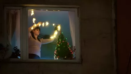 Госэнергогазнадзор пообещал не штрафовать белорусов за новогодние гирлянды на окнах. Но есть нюанс