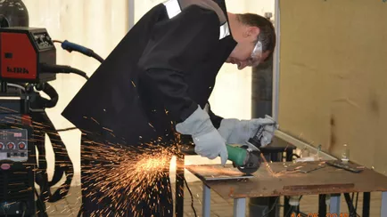 На госТВ призвали школы заняться профориентацией 11-классников — «Не только айтишник, но и сварщик!»