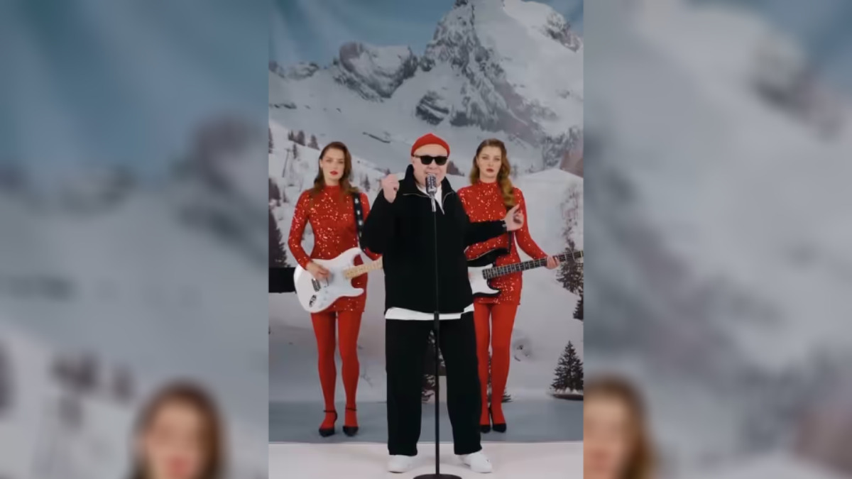 Mark Formelle выпустила новогодний клип - "Вам надоели голые мужики"