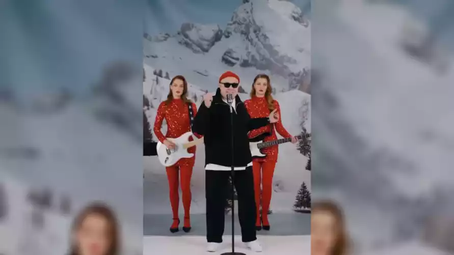 Mark Formelle выпустила новогодний клип - "Вам надоели голые мужики"