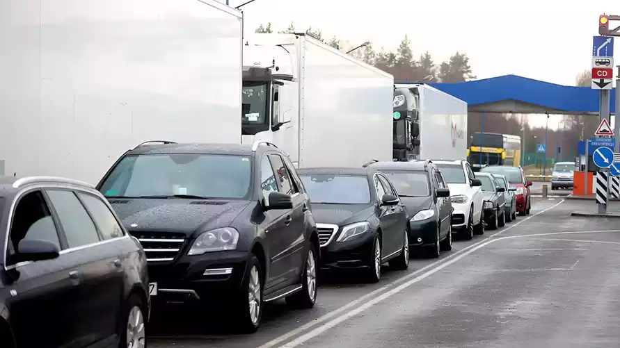 Белорусы признались, почему едут в Польшу и Литву. А зачем иностранцы - в Беларусь?