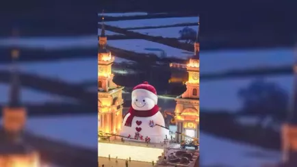 В Китае слепили 19-метрового снеговика