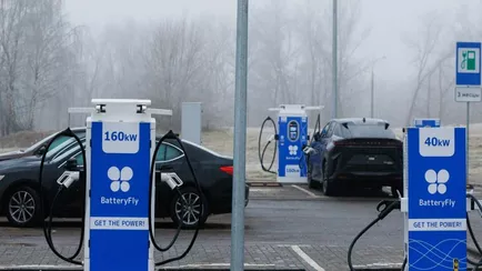 Водителям электричек в Беларуси разрешили заряжать авто на «чужих» станциях