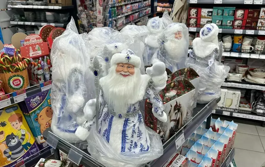 Эпидемиологи посоветовали белорусам искать знак бокала на детских новогодних подарках