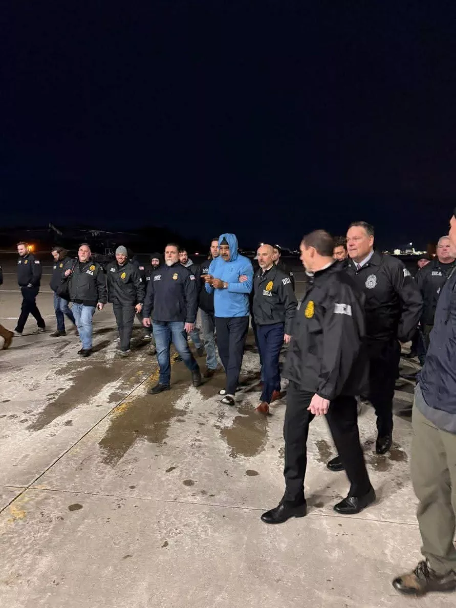 Мадуро доставили в тюрьму в Нью-Йорке и устроили фотосессию