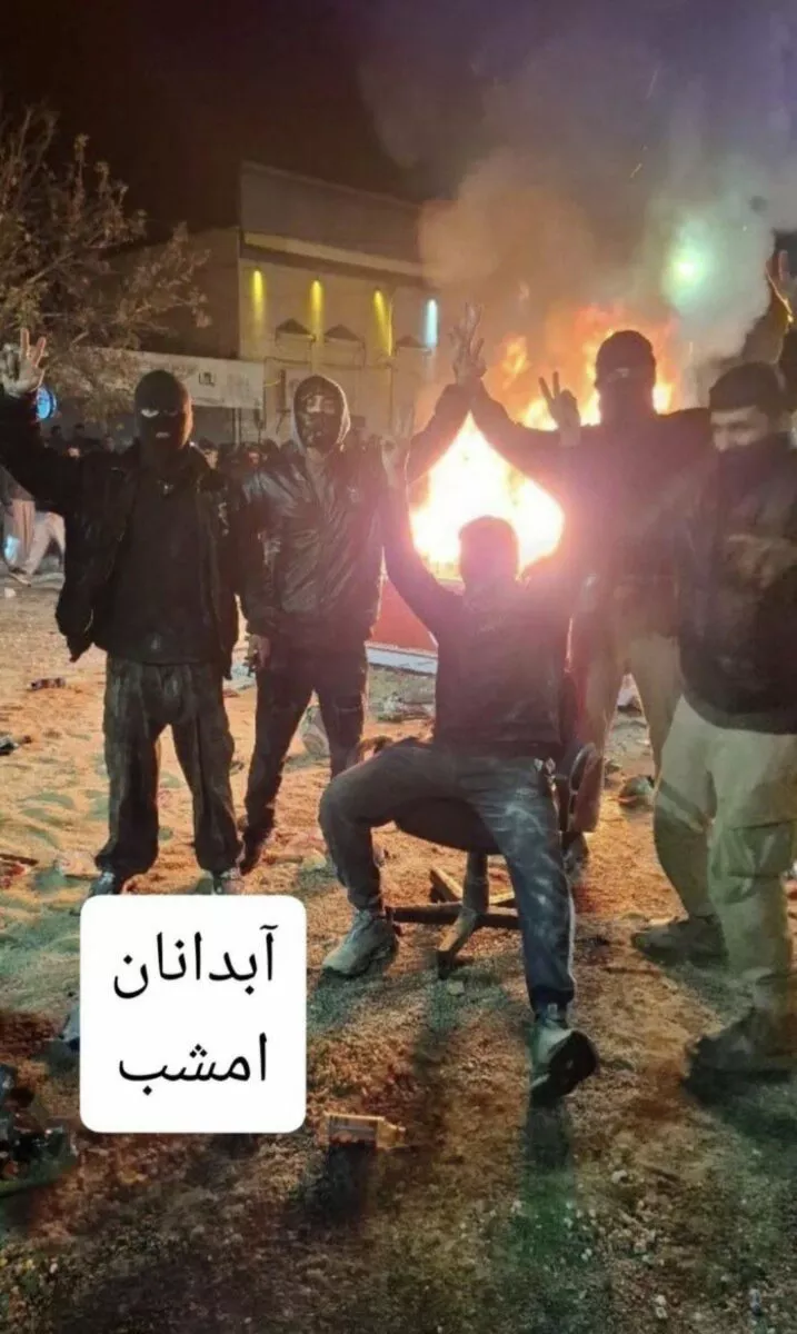 Протестующие в Иране объявили о захвате двух городов. Тегеран отрицает