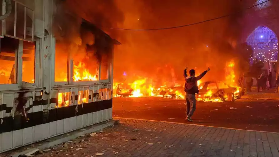 Иран в огне. КСИР предупредил протестующих о "красной линии"