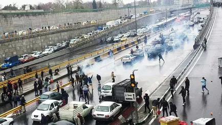 Аятолла Хаменеи приготовился к побегу из Ирана в Россию — The Times