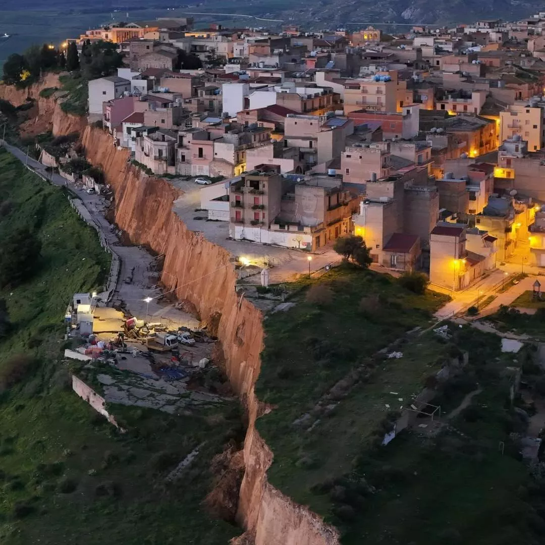 В Италии целый город повис над пропастью - «Это катастрофа»