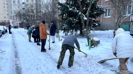 ГАИ оштрафовала жителей Речицы, которые чистили снег. Что сделали не так
