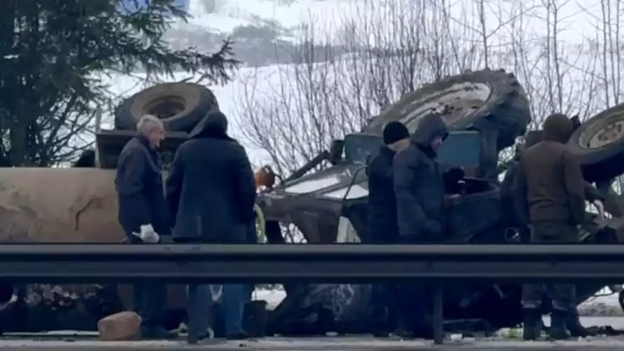 Под Минском затор на трассе Р1 из-за столкновения трактора, легковушки и маршрутки