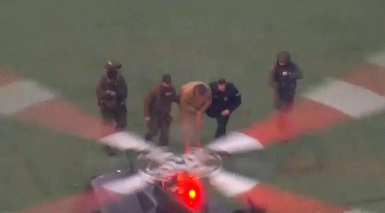 Для доставки Мадуро в суд использовали вертолет и бронеавтомобиль