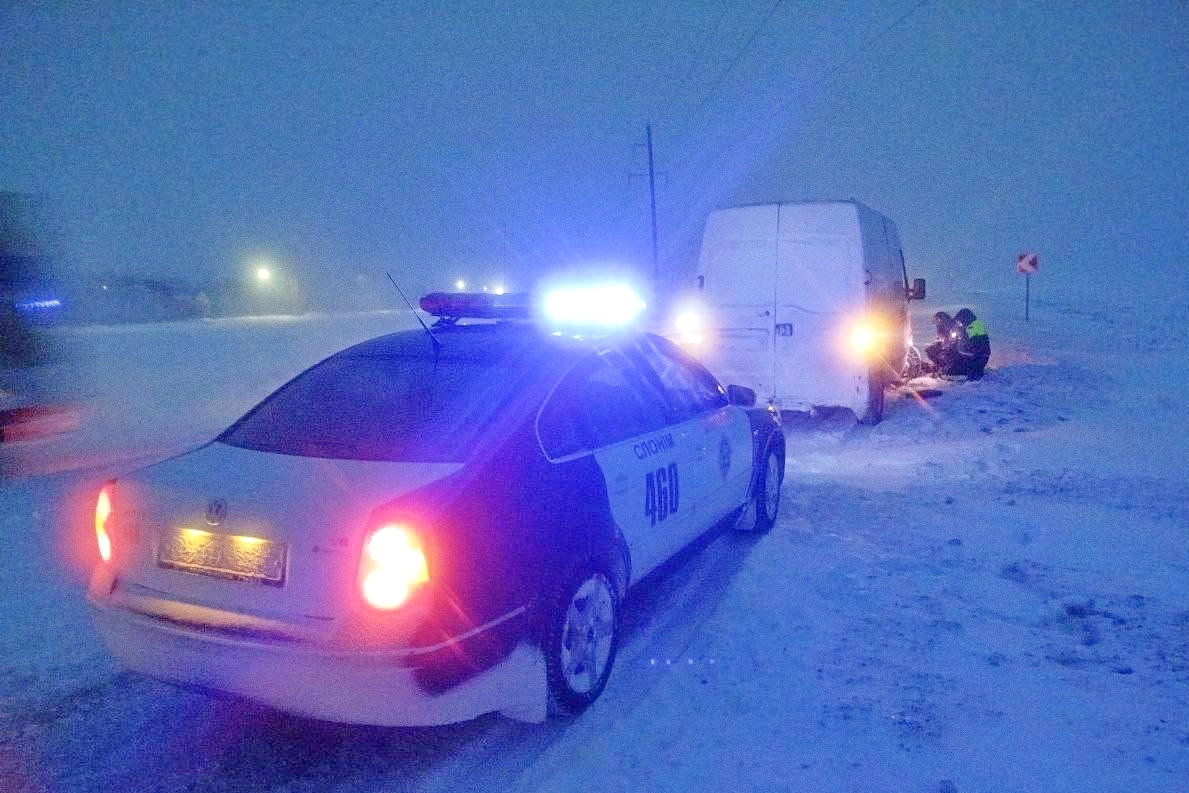 МВД разослало белорусам СМС и назвало места, где машины будут плохо тормозить