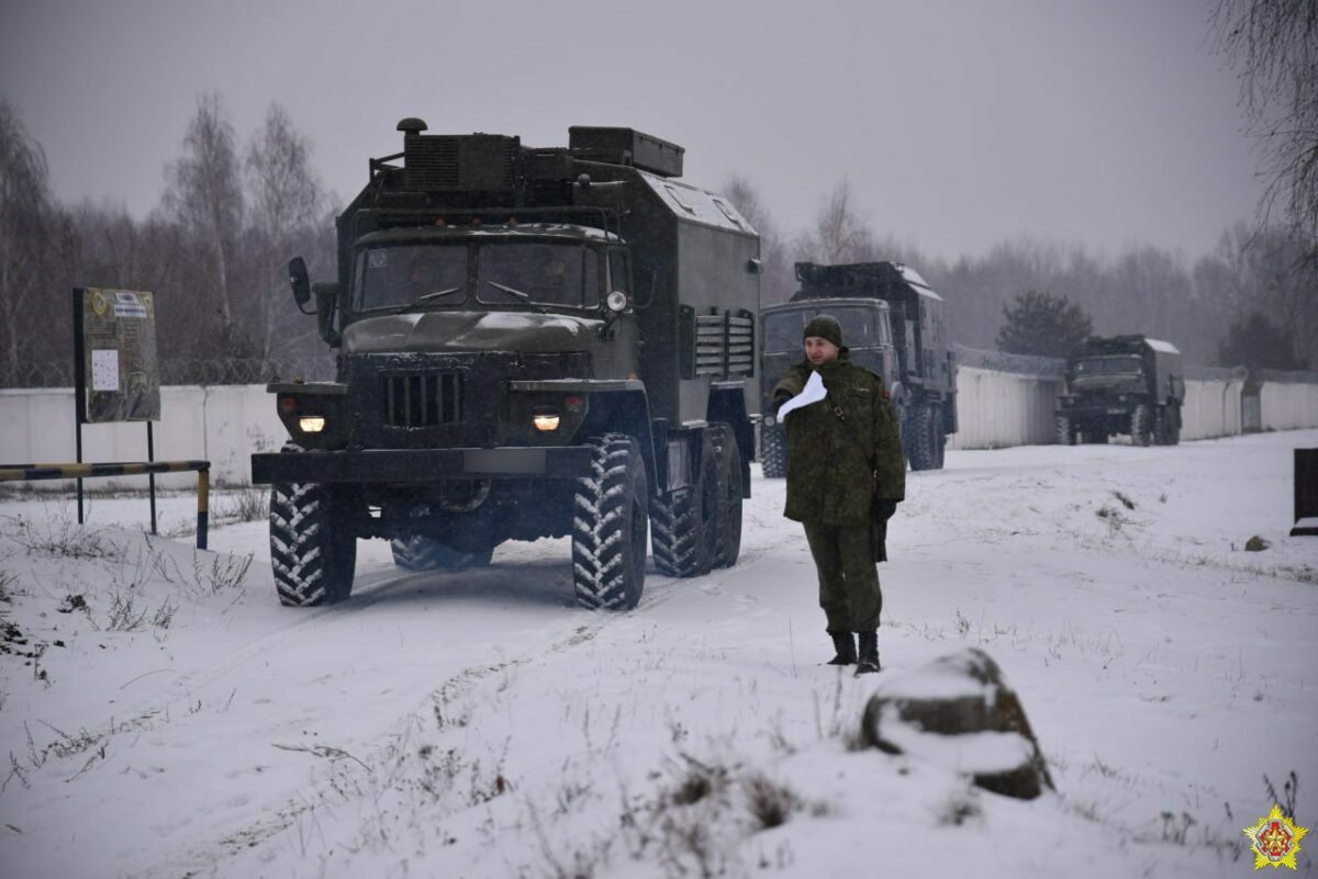 Минобороны Беларуси объявило учения на случай "обострения обстановки"