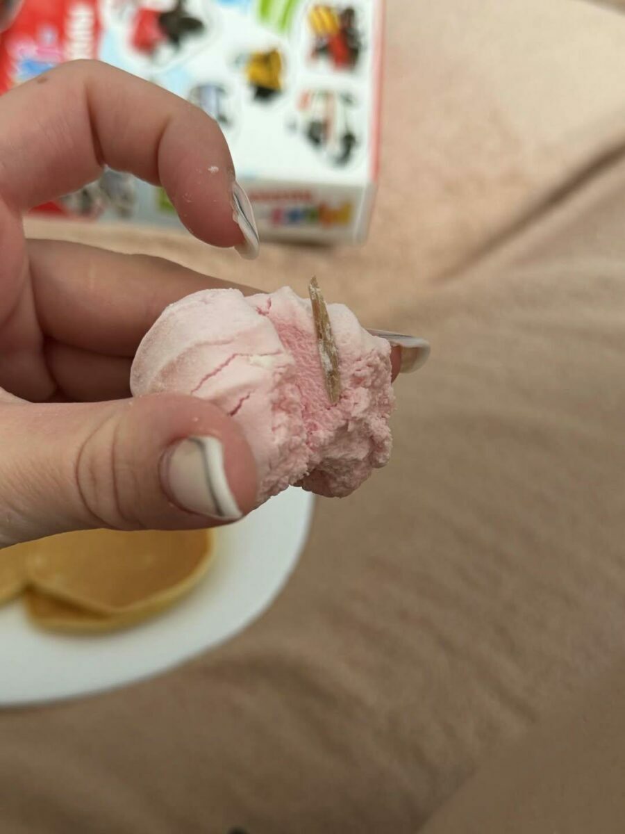 Белоруска нашла в бобруйском зефире "какие-то деревяшки". "Красный пищевик" ответил, что это было