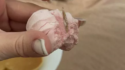 Белоруска нашла в бобруйском зефире «какие-то деревяшки». «Красный пищевик» ответил, что это было