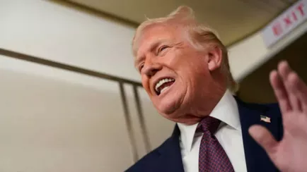 Трамп призвал протестующих в Иране захватывать органы власти