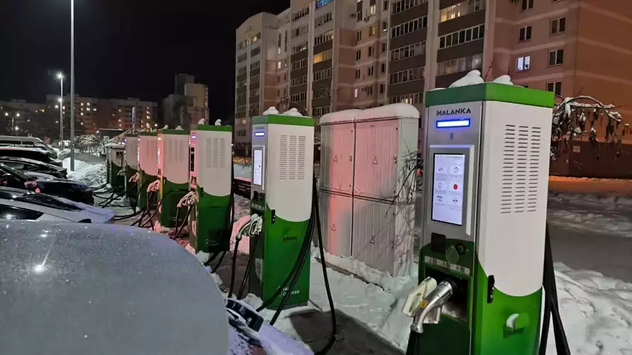 Белоруснефть пообещала установить в этом году 330 новых зарядок для электромобилей. Сколько "супербыстрых"?