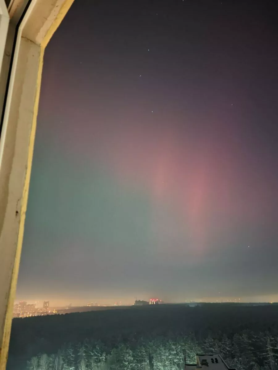 Сильнейший за 23 года солнечный радиационный шторм подарил белорусам яркие полярные сияния