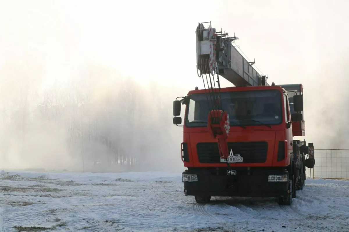 Энергетики продлили ремонт повреждённой в Минске теплотрассы. Когда ждать «нормального» тепла?