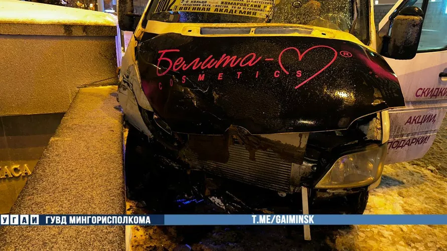 В Минске маршрутка влетела в подземный переход